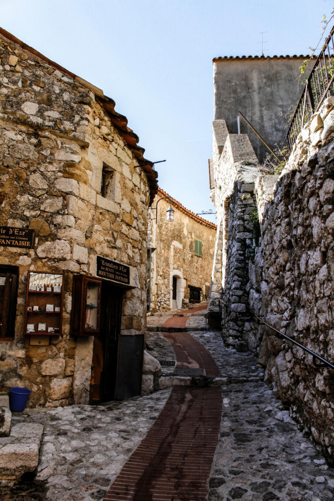 Eze streets